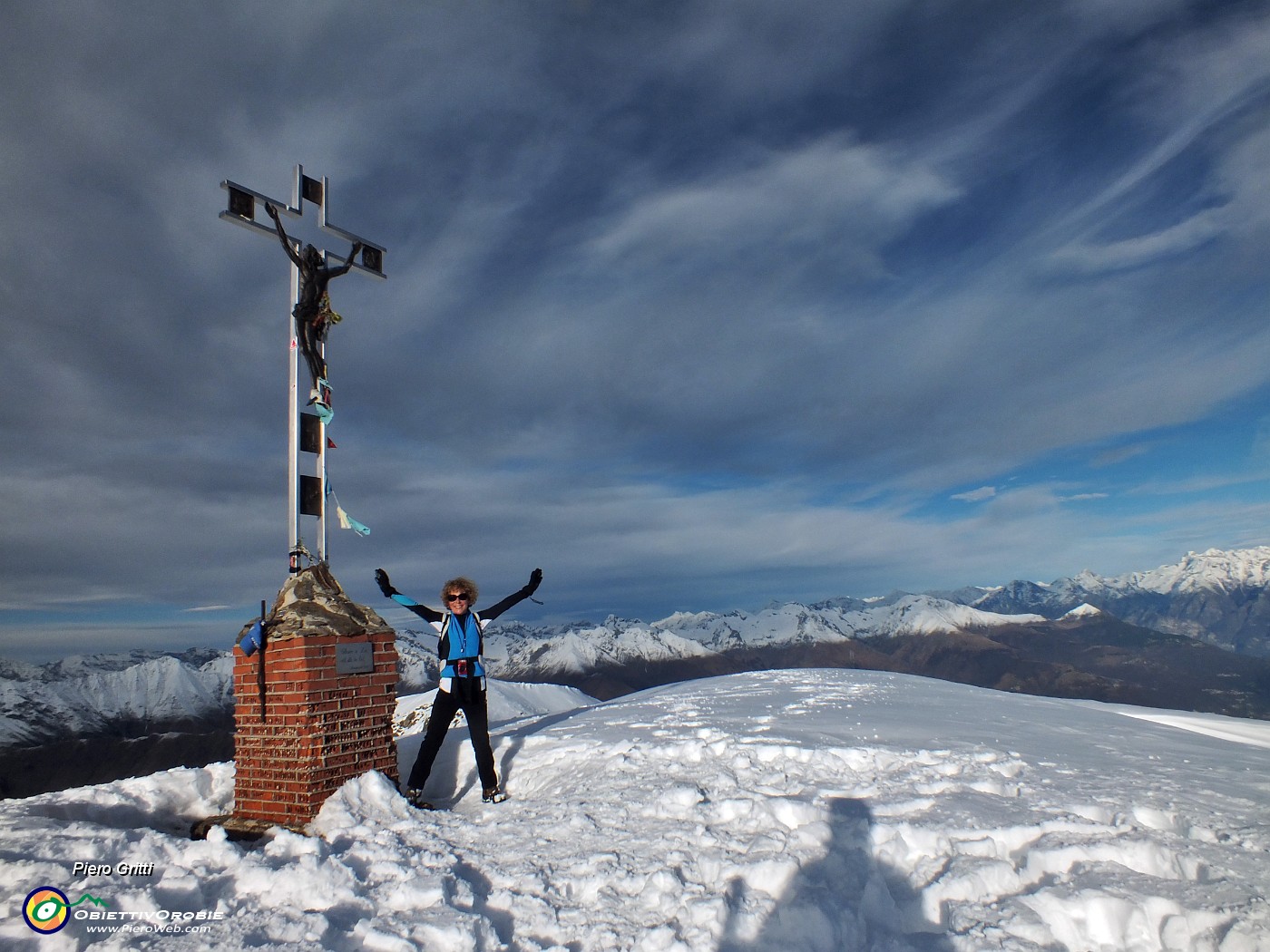 53 Alla bella croce di vetta del Bregagno (2107 m).JPG